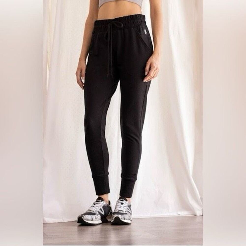 FREE PEOPLE MOVEMENT | black sunny joggers S